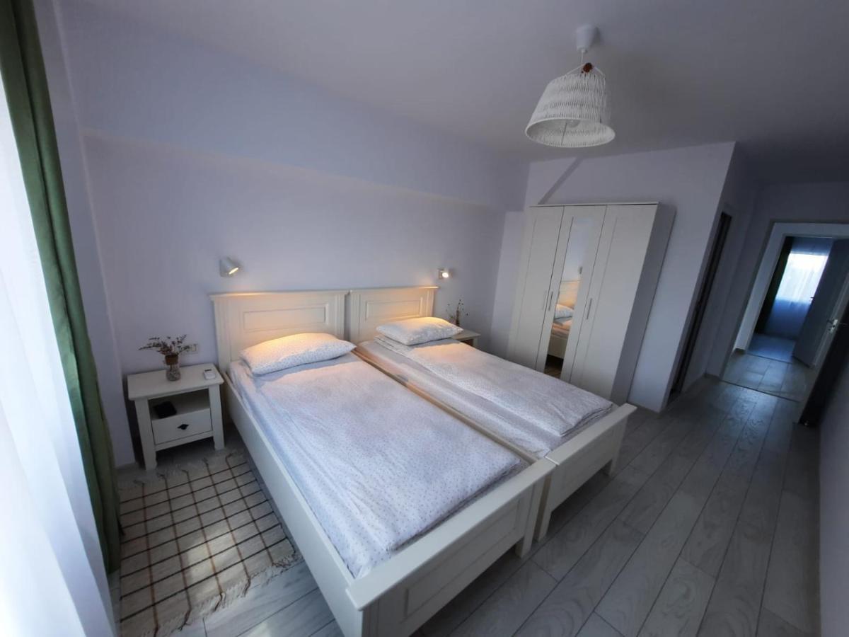Casa Calin Hotel Crisan  Bagian luar foto