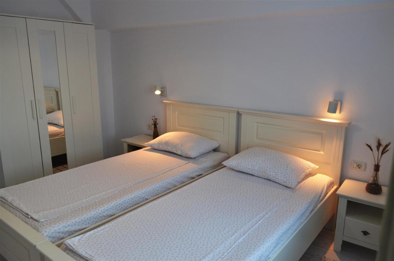 Casa Calin Hotel Crisan  Bagian luar foto